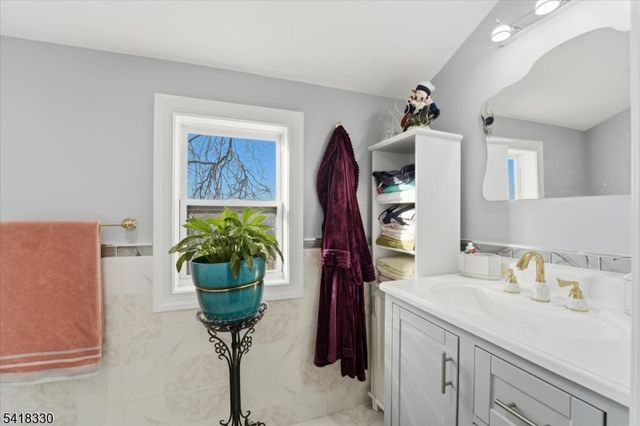 60 Stewart Ave, Kearny Town, NJ 07032