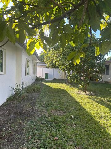 7001 NW 76th Ct, Tamarac, FL 33321