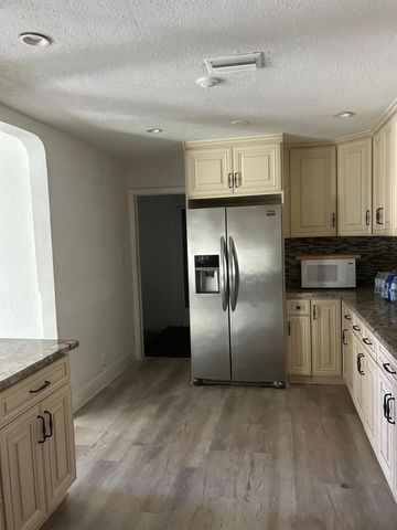 7001 NW 76th Ct, Tamarac, FL 33321