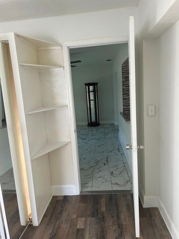 7001 NW 76th Ct, Tamarac, FL 33321