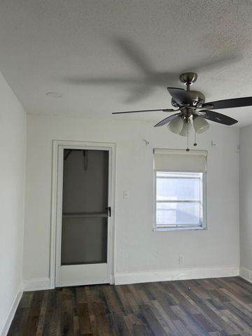 7001 NW 76th Ct, Tamarac, FL 33321