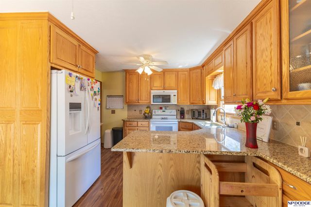 1005 Devon Drive, Papillion, NE 68046