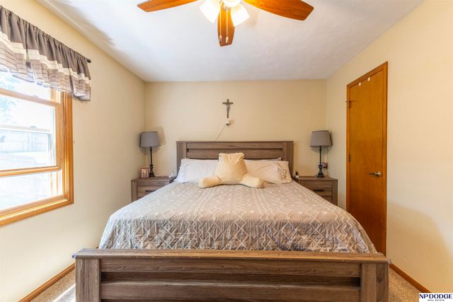 1005 Devon Drive, Papillion, NE 68046