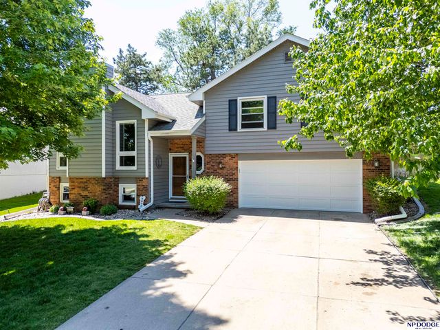 1005 Devon Drive, Papillion, NE 68046
