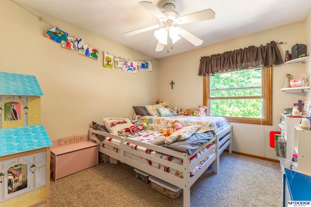 1005 Devon Drive, Papillion, NE 68046