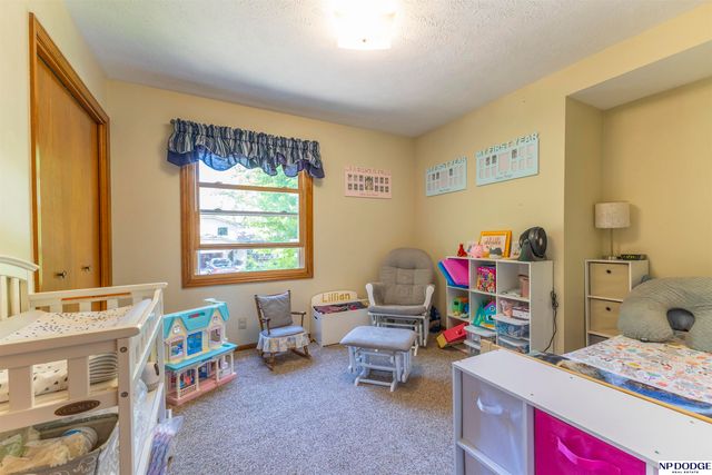 1005 Devon Drive, Papillion, NE 68046