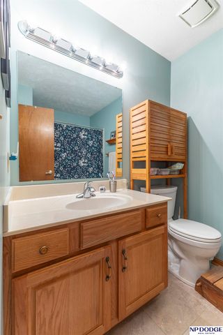 1005 Devon Drive, Papillion, NE 68046