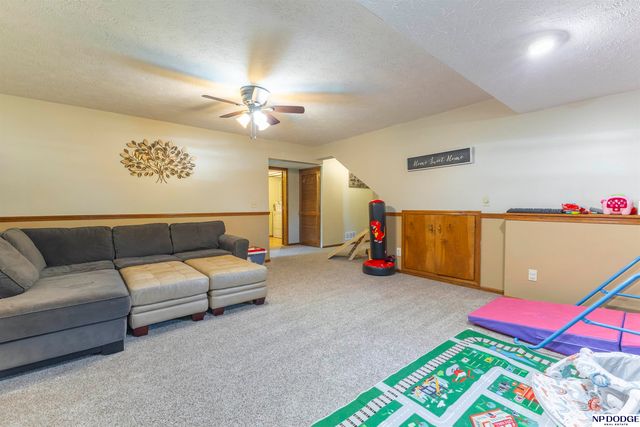 1005 Devon Drive, Papillion, NE 68046