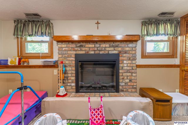 1005 Devon Drive, Papillion, NE 68046