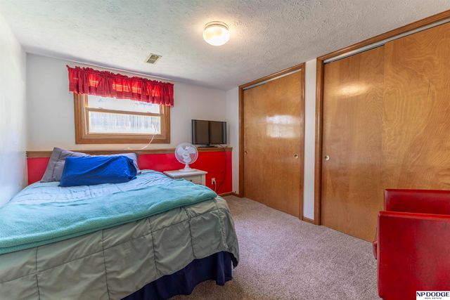 1005 Devon Drive, Papillion, NE 68046