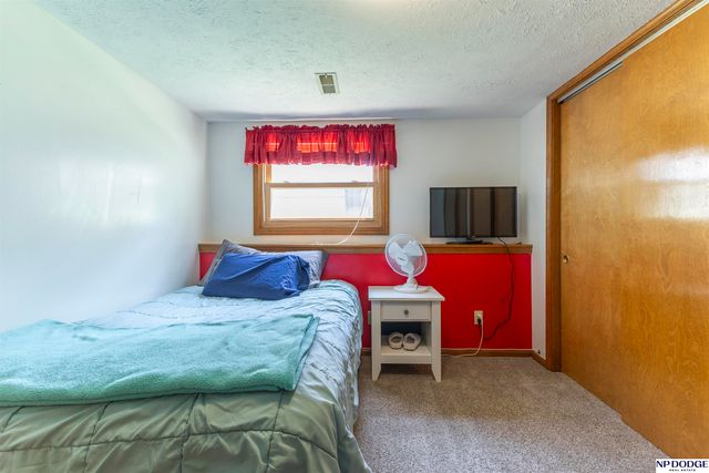 1005 Devon Drive, Papillion, NE 68046