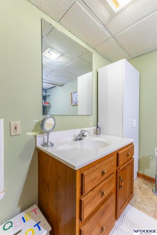 1005 Devon Drive, Papillion, NE 68046