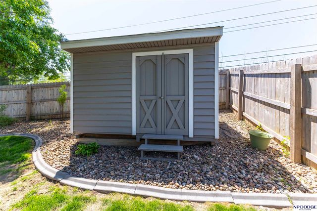 1005 Devon Drive, Papillion, NE 68046