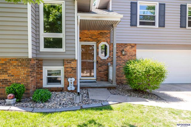 1005 Devon Drive, Papillion, NE 68046