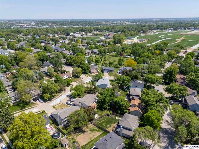 1005 Devon Drive, Papillion, NE 68046