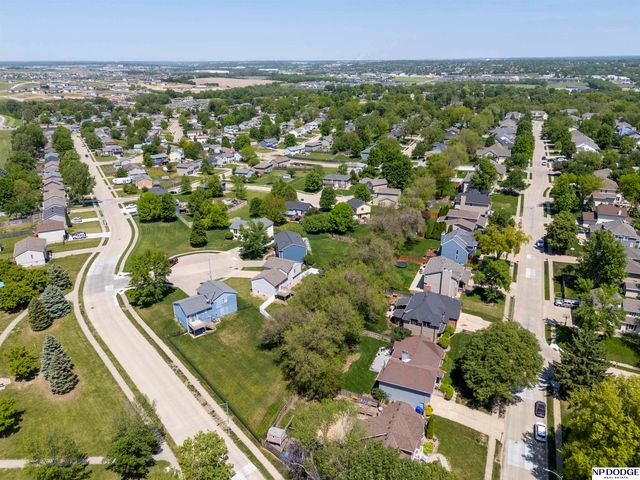 1005 Devon Drive, Papillion, NE 68046