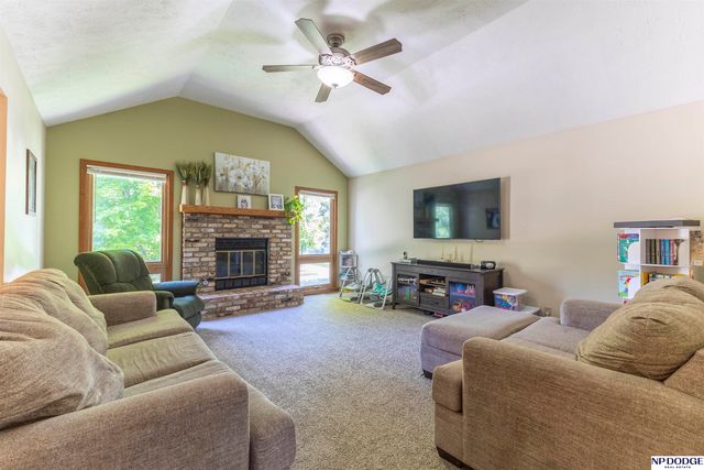 1005 Devon Drive, Papillion, NE 68046