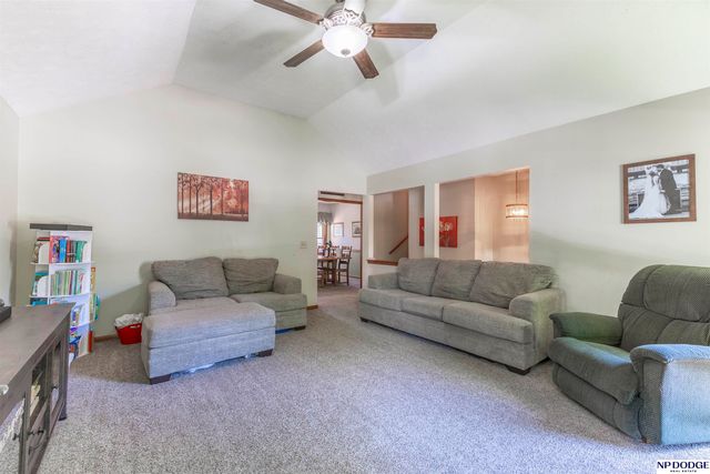 1005 Devon Drive, Papillion, NE 68046
