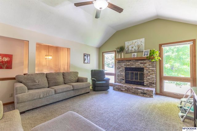 1005 Devon Drive, Papillion, NE 68046