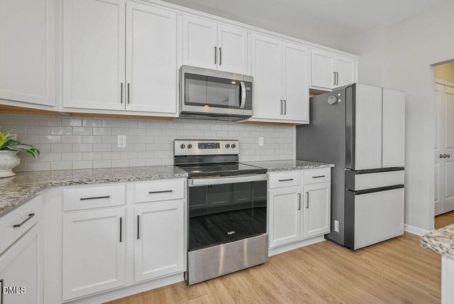 60 Olivia Crossing Court, Four Oaks, NC 27524
