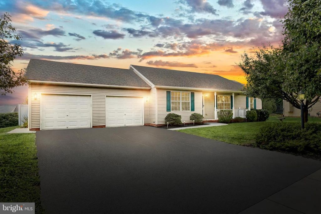 322 HILLSIDE DR, East Berlin, PA 17316