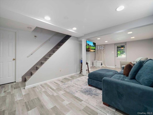 35 Hillside Avenue, Suffern, NY 10901