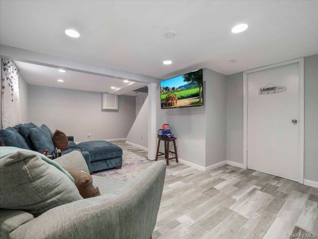 35 Hillside Avenue, Suffern, NY 10901