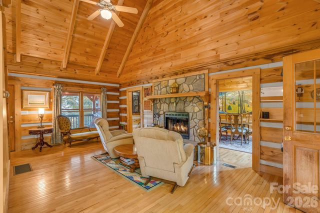 525 Schoolhouse Ridge, Boone, NC 28607
