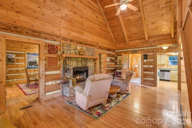 525 Schoolhouse Ridge, Boone, NC 28607