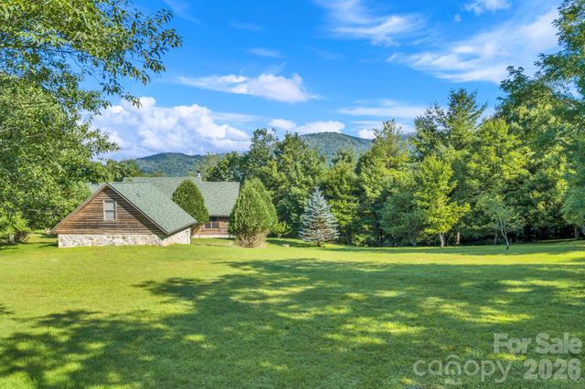 525 Schoolhouse Ridge, Boone, NC 28607