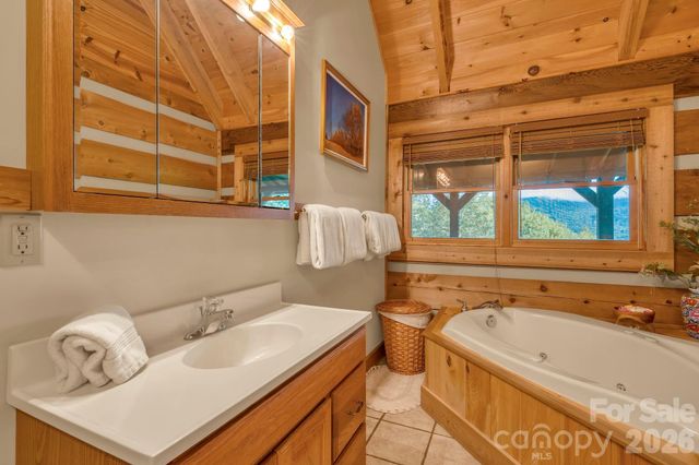 525 Schoolhouse Ridge, Boone, NC 28607