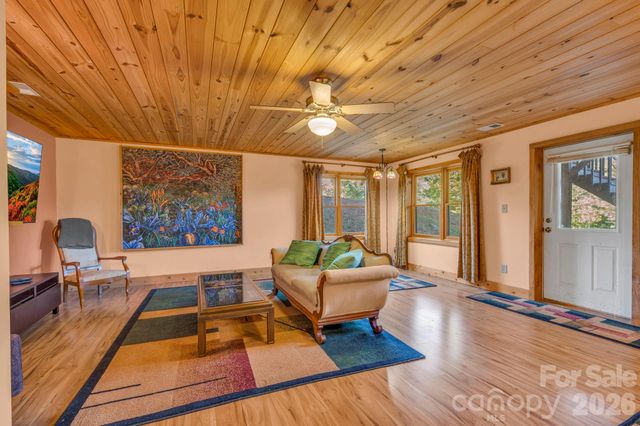 525 Schoolhouse Ridge, Boone, NC 28607