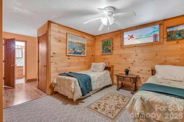 525 Schoolhouse Ridge, Boone, NC 28607