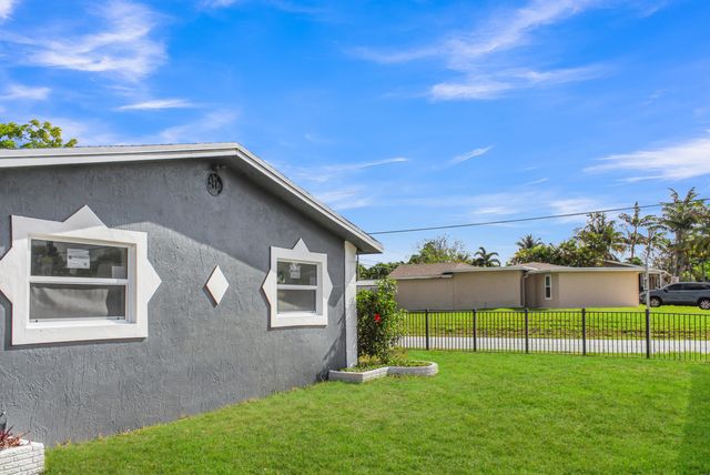 915 SW 3rd Street, Boynton Beach, FL 33435