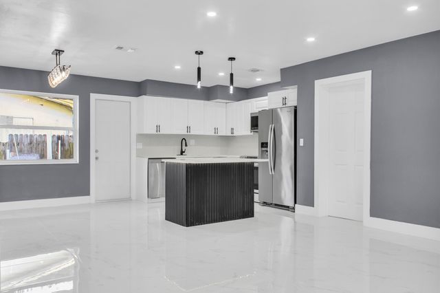 915 SW 3rd Street, Boynton Beach, FL 33435