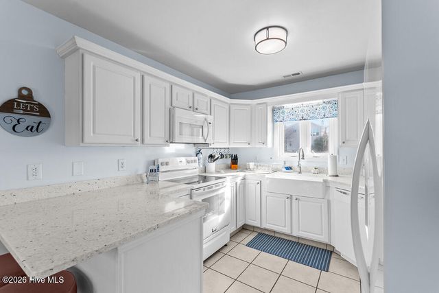 312 Pine Knoll Circle, Atlantic Beach, NC 28512