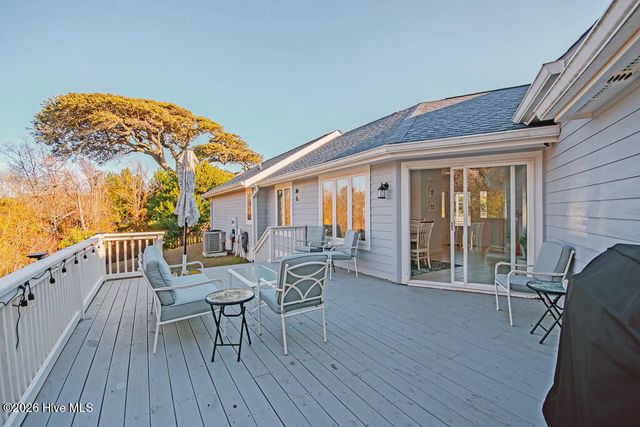 312 Pine Knoll Circle, Atlantic Beach, NC 28512