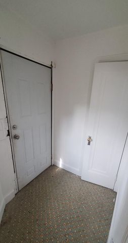 11828 College Street, Detroit, MI 48205