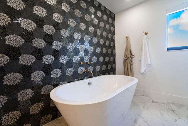 3001 NE 52nd Street, Lighthouse Point, FL 33064