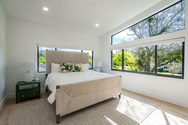 3001 NE 52nd Street, Lighthouse Point, FL 33064