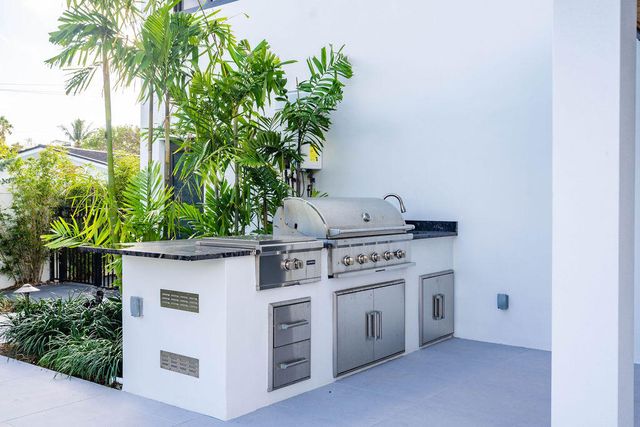 3001 NE 52nd Street, Lighthouse Point, FL 33064