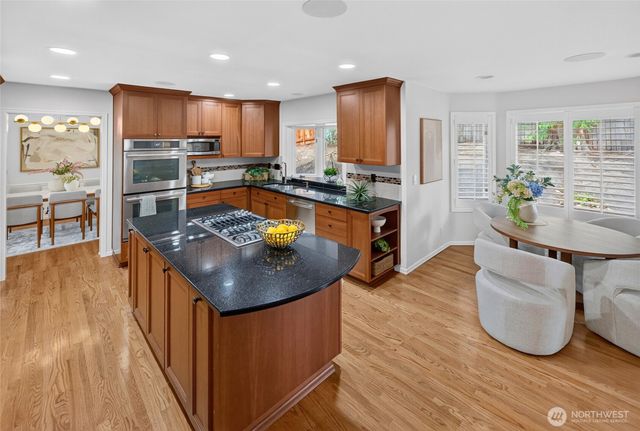 1010 106th Avenue SE, Bellevue, WA 98004
