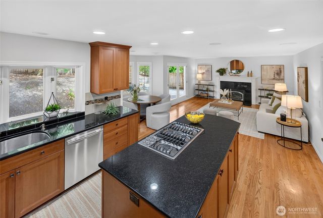 1010 106th Avenue SE, Bellevue, WA 98004
