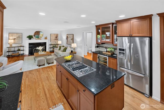 1010 106th Avenue SE, Bellevue, WA 98004