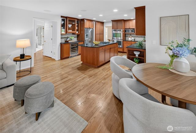 1010 106th Avenue SE, Bellevue, WA 98004