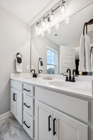 237 Kenner Pvt Aly, Hendersonville, TN 37075