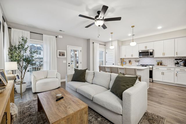 237 Kenner Pvt Aly, Hendersonville, TN 37075