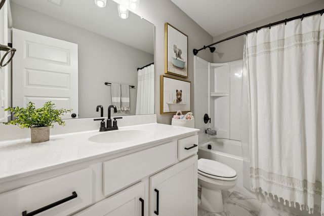 237 Kenner Pvt Aly, Hendersonville, TN 37075