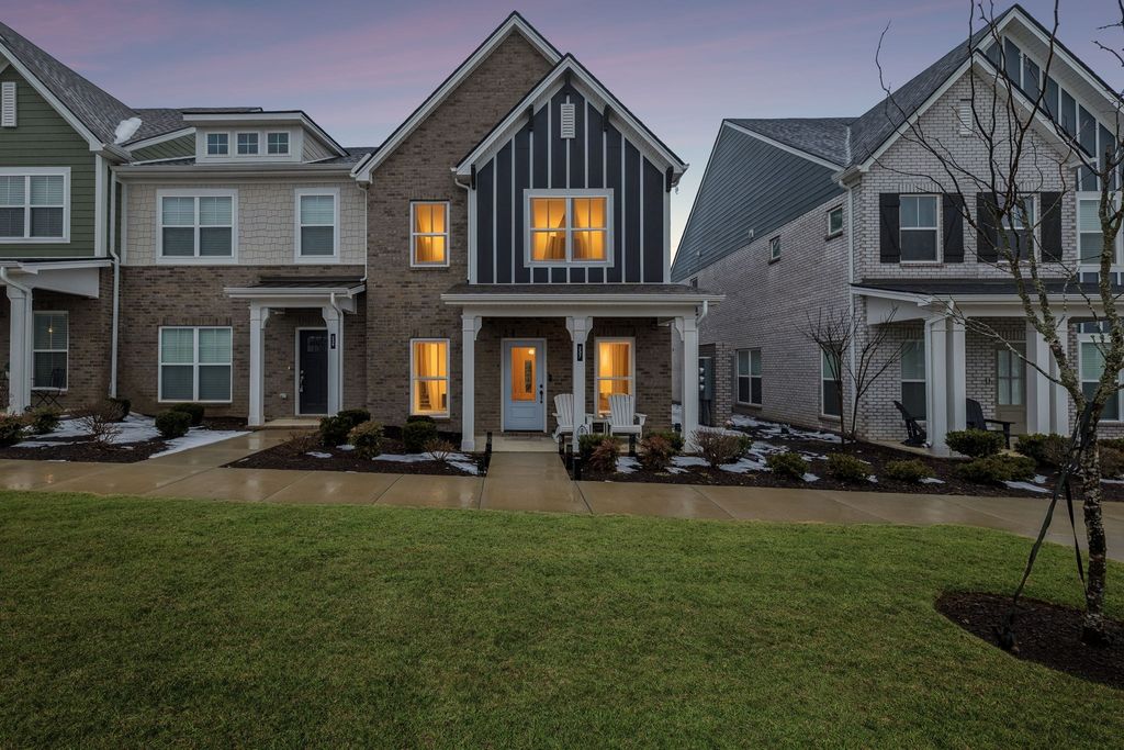 237 Kenner Pvt Aly, Hendersonville, TN 37075