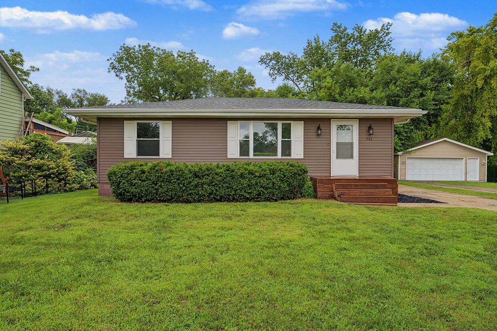203 Lincoln Street SE, Bondurant, IA 50035